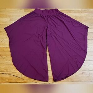 New wide leg light fabric pants with tag.